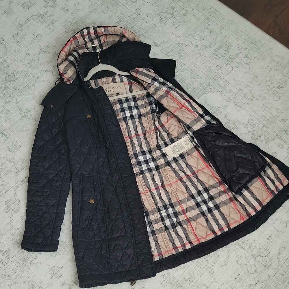 Burberry Black Quilted Puffer Coat with Signature Beige Check Lining